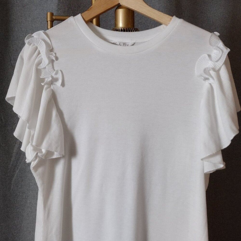 Kiss & Fly White Ruffle Sleeve Ribbed Top Size 1X Flutter Sleeve Blouse - Picture 3 of 8